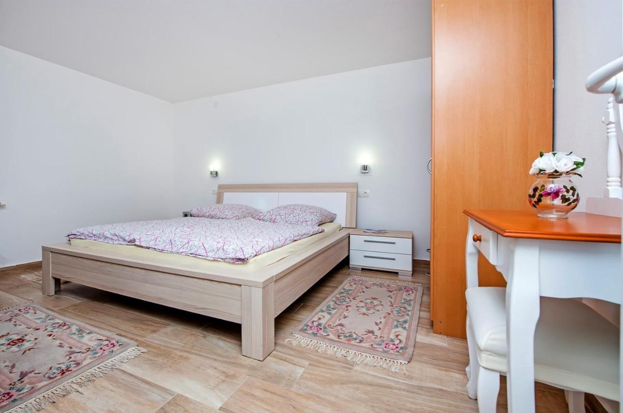 Keser Apartments Rovinj Exteriör bild