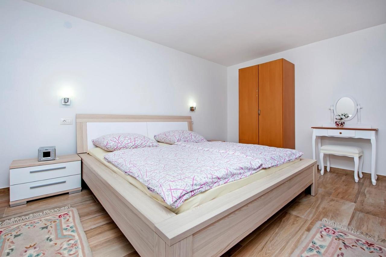 Keser Apartments Rovinj Exteriör bild