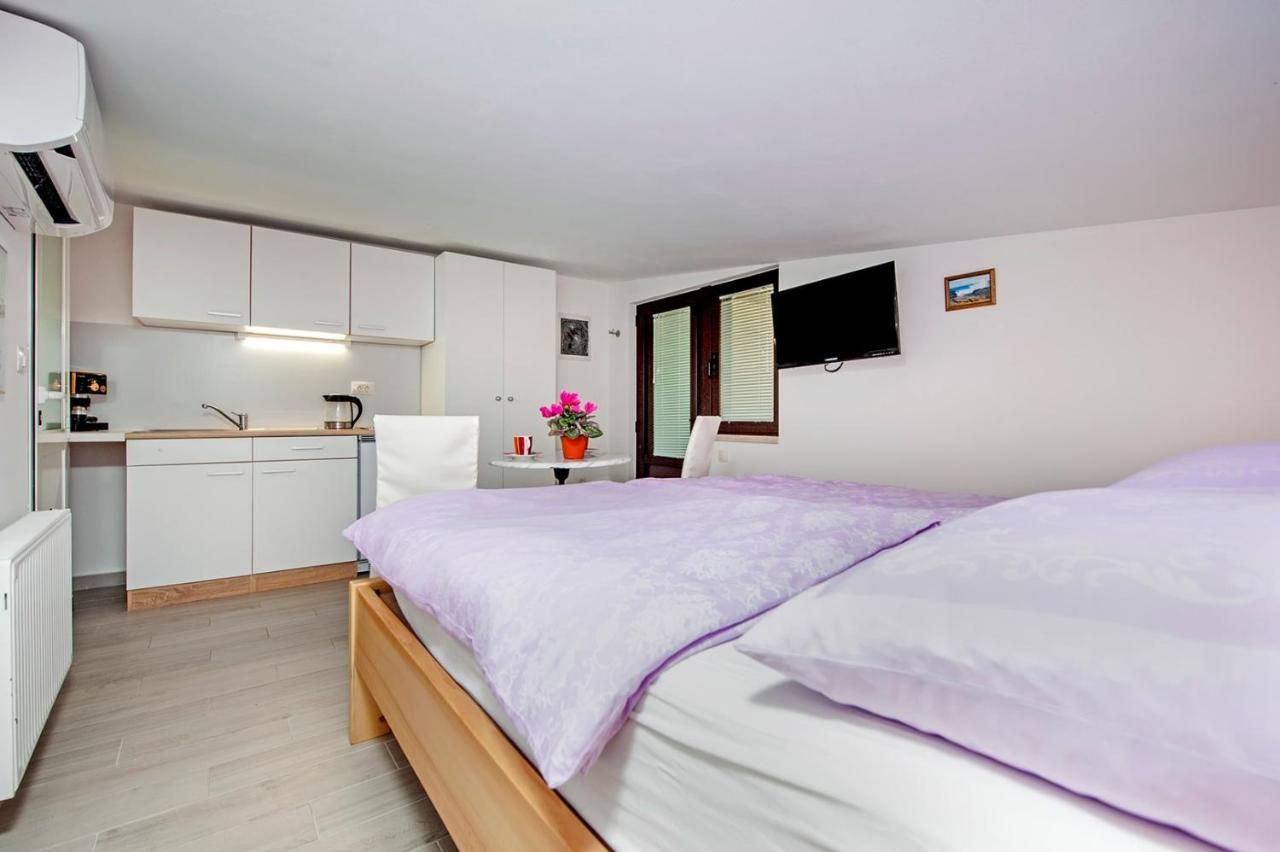 Keser Apartments Rovinj Exteriör bild