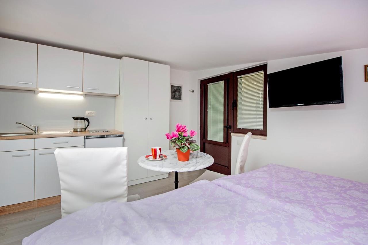 Keser Apartments Rovinj Exteriör bild